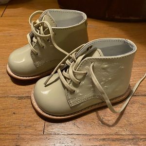 Josmo tan booties size 3.5 (run large) NWOT
